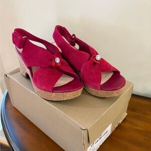 New in Box!  Clarks Fuschia Women's Platform Heel Sandals, Size 7